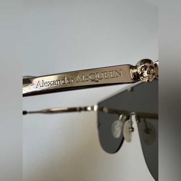 Alexander McQueen Oversize Mask Sunglasses AM04574-004 Silver Grey 99mm-1-145 main image 7